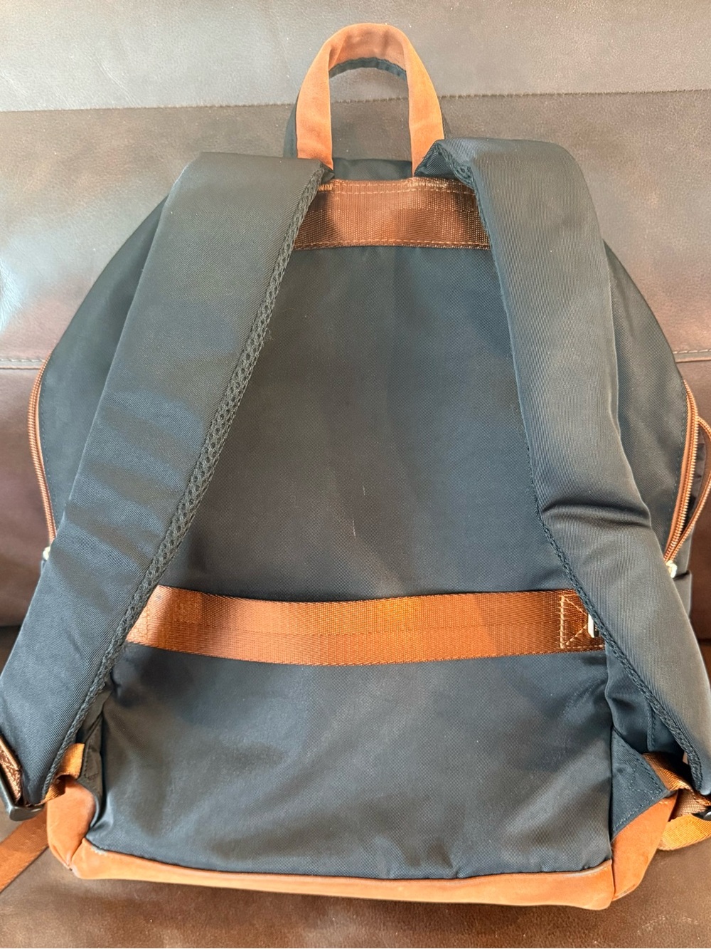 Lovevook 15.6 Black and Brown Backpack with charging station - Picture 2 of 11